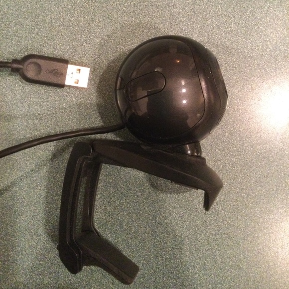 Logitech HD Web Camera (with Built-in Microphone) - Picture 4 of 9